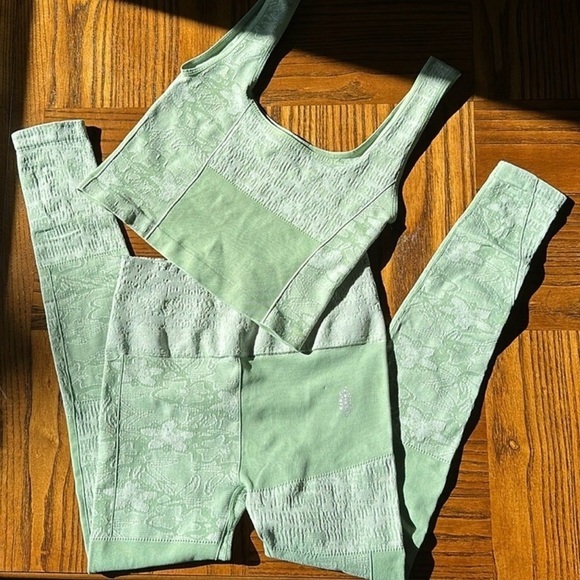 FP Movement by Free People Pants - FP Movement Tank & Leggings Matching Set Size M/L
